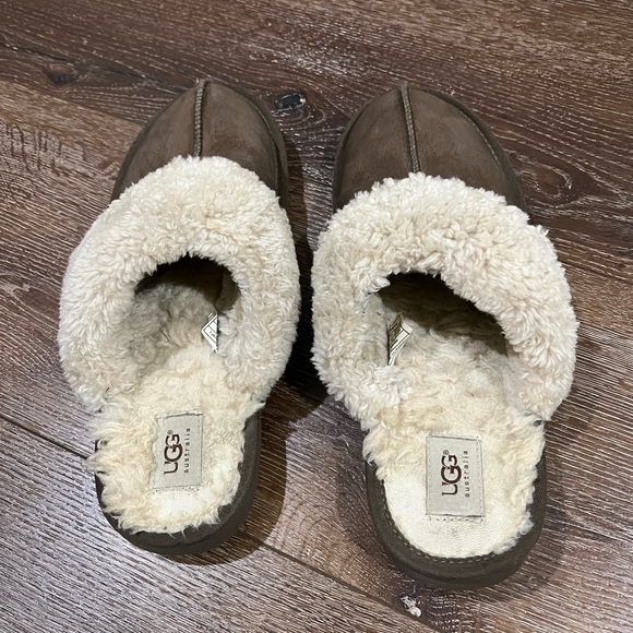 Ugg mules slipper size 11 - Picture 2 of 10